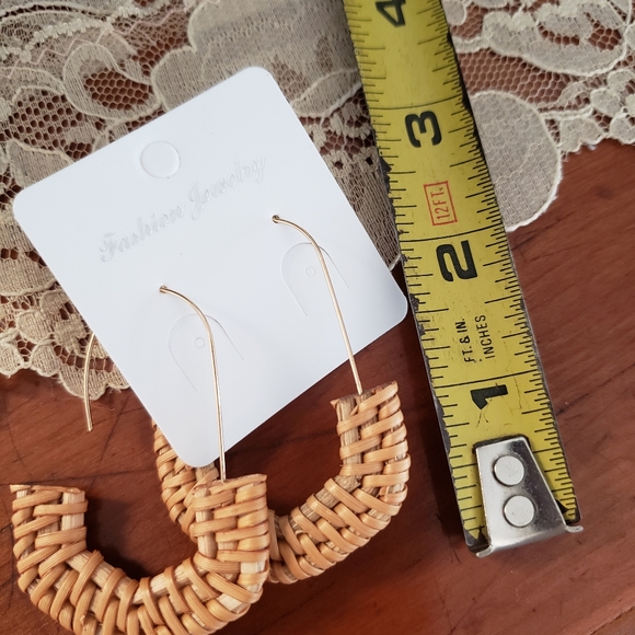 NWOT Basket Weave Earrings,  Tan/Gold, 2.5"L - Picture 3 of 3